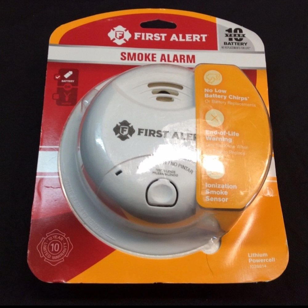 First Alert 1039814 Battery-Powered Ionization Smoke Detector Alarm